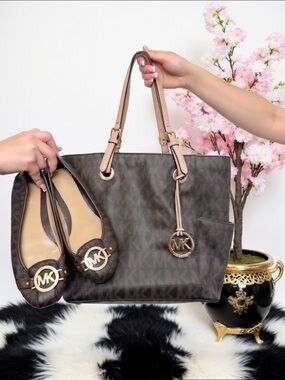 MICHAEL KORS JET SET TOTE & FULTON FLATS BUNDLE